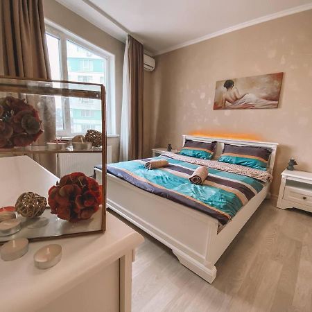 Luxury Sky Apartment Chisinau Bagian luar foto