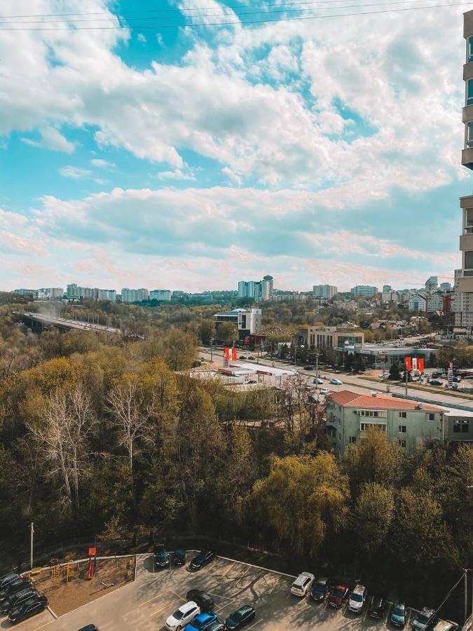 Luxury Sky Apartment Chisinau Bagian luar foto
