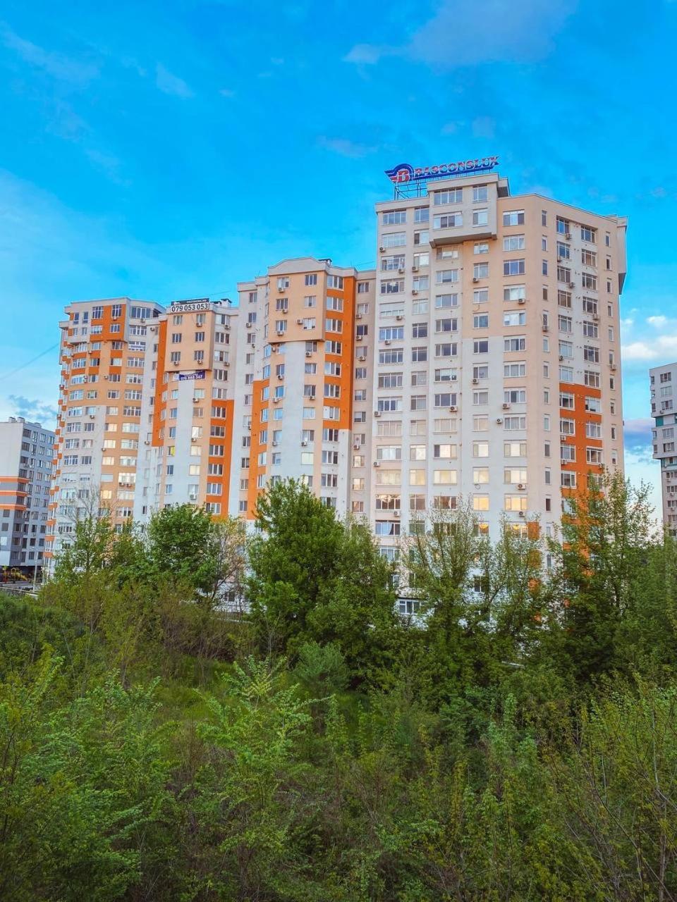 Luxury Sky Apartment Chisinau Bagian luar foto